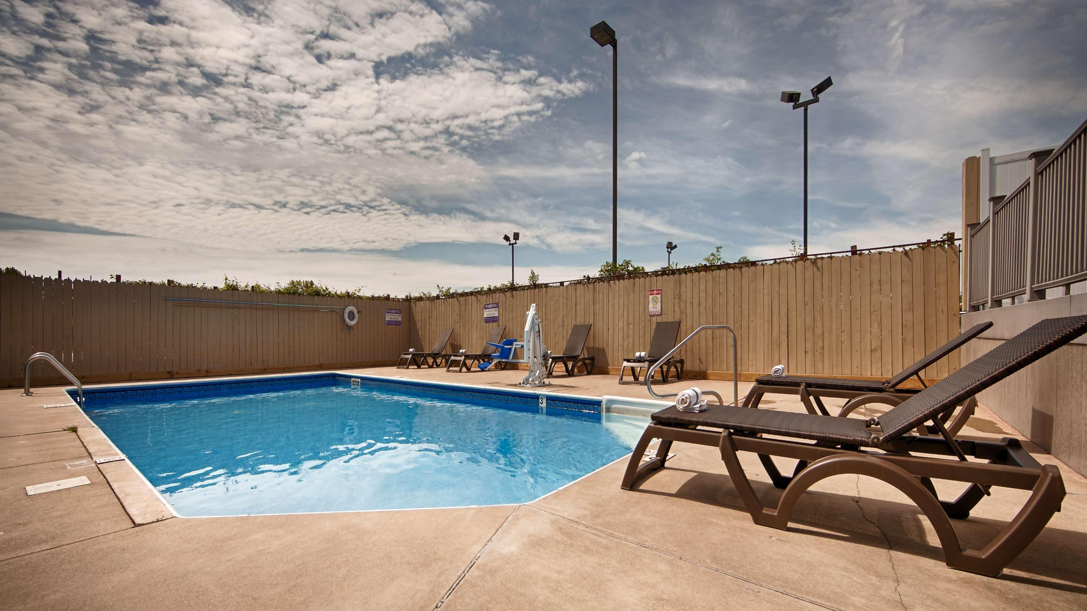 Best Western Crossroads Inn Шерервилл Экстерьер фото